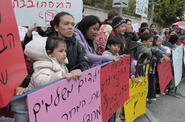 נוהל העובדת הזרה, נטען, הוא אחד האמצעים להתמודד עם הצורך לצמצם את היקף העובדים הזרים השוהים בישראל