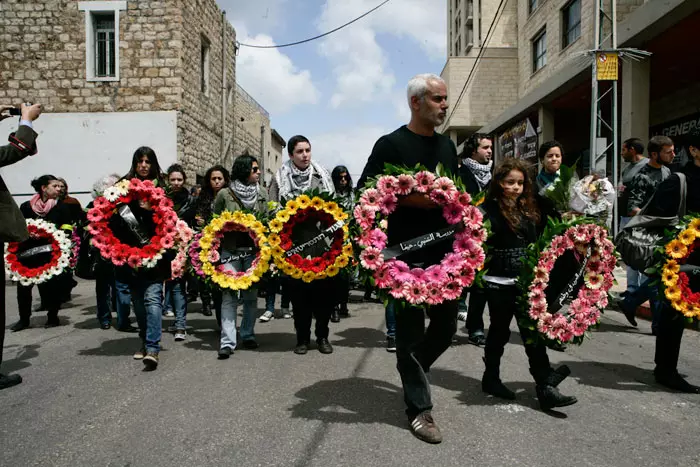 מאות הגיעו למסע ההלוויה של השחקן והיוצר, שמתקדם לכיוון ג'נין - שם ייערך טקס נוסף