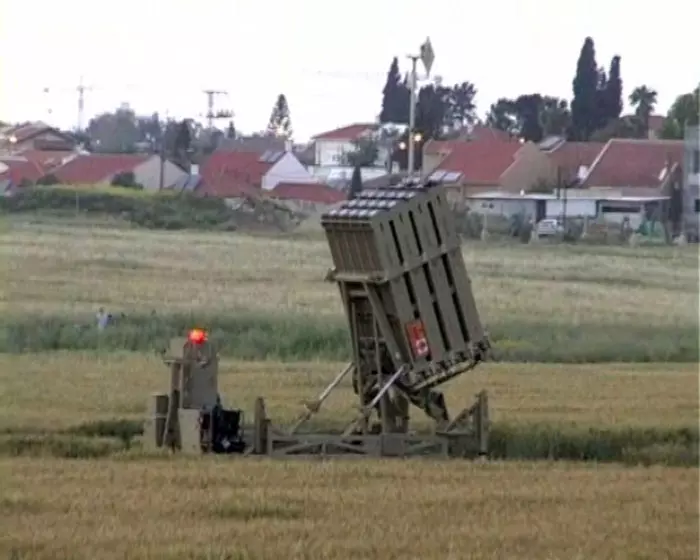 סוללת "כיפת ברזל" בפעולה