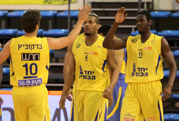 אם המקום לא מספיק בטוח עבור האוהדים - למה אותם מכריחים לשחק? זרי אשדוד מפוחדים, ובצדק