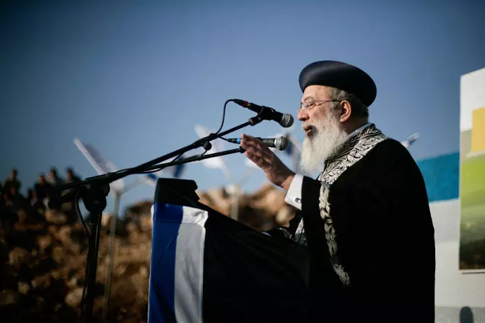 חוקי המדינה הם בגדר "חוקות הנכרים". הרב הראשי הספרדי, שלמה עמאר