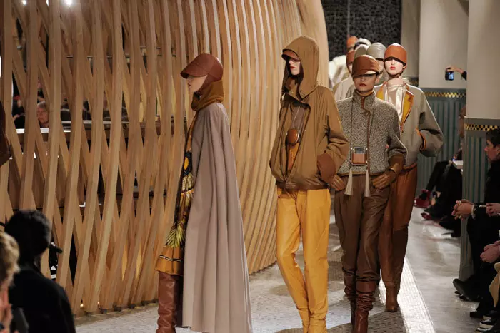 תצוגת האופנה של הרמס לחורף 2012, בתוך בוטיק המותג בפריז
