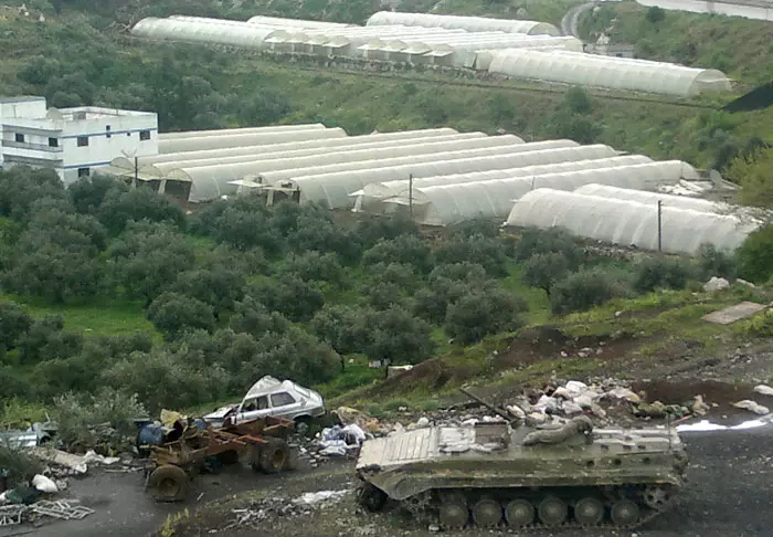 העימותים בה נמשכים. טנקים סביב העיר בניאס