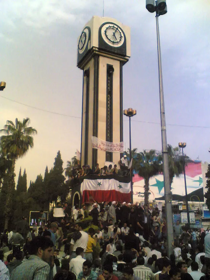 הפגנות בכיכר השעון בעיר חומס