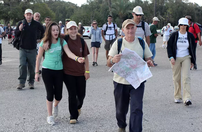 "זה לא טיול של יום הזיכרון אלא טיול באווירה שמחה"