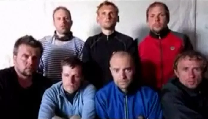 שבעת החטופים, כפי שהם נראים בסרטון