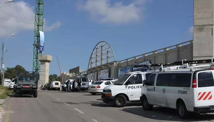 כוחות משטרה בזירת הרצח, היום