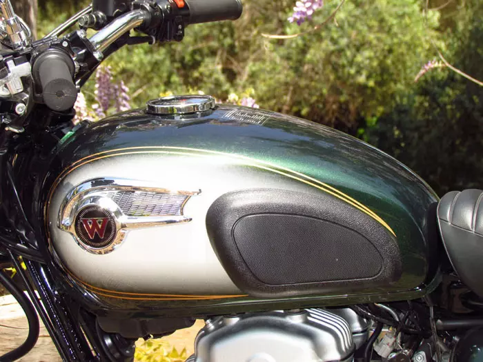 ה-W800 בא לדמות אופנועים קלאסיים מבריטניה הישנה למרות מוצאו היפני