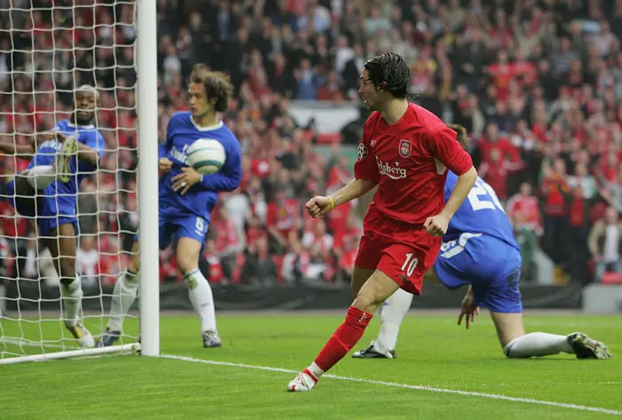 לואיס גרסיה שחקן ליברפול כובש שער שנוי במחלוקת מול צ'לסי ב-2005