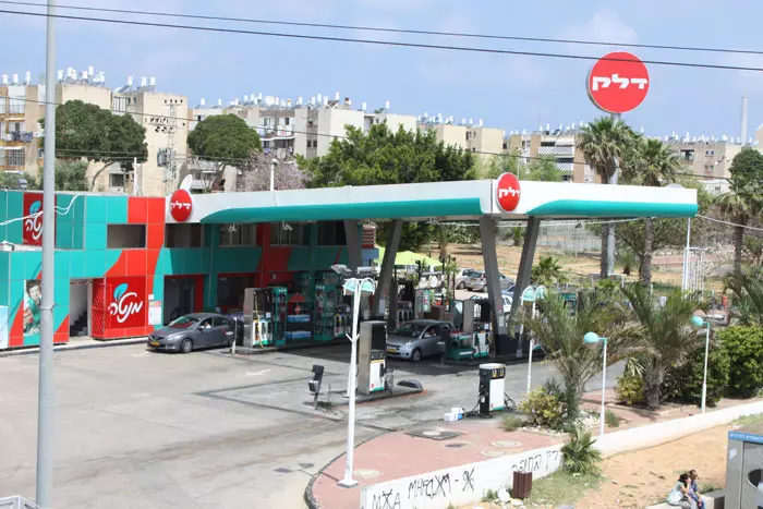 הכנסות חברות הדלק ממרווח השיווק נאמדות ב-2 מיליארד שקל בשנה. את הנתון המדויק קשה להשיג בשל ההיקף הנרחב יחסית של מכירת הדלק המוזל