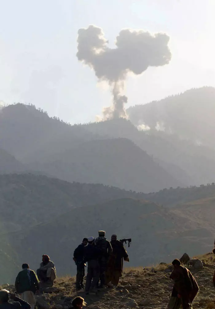 הרי טורה-בורה בגבול פקיסטן-אפגניסטן, שם הפעיל אל-מוואפי את המעבדה שלו
