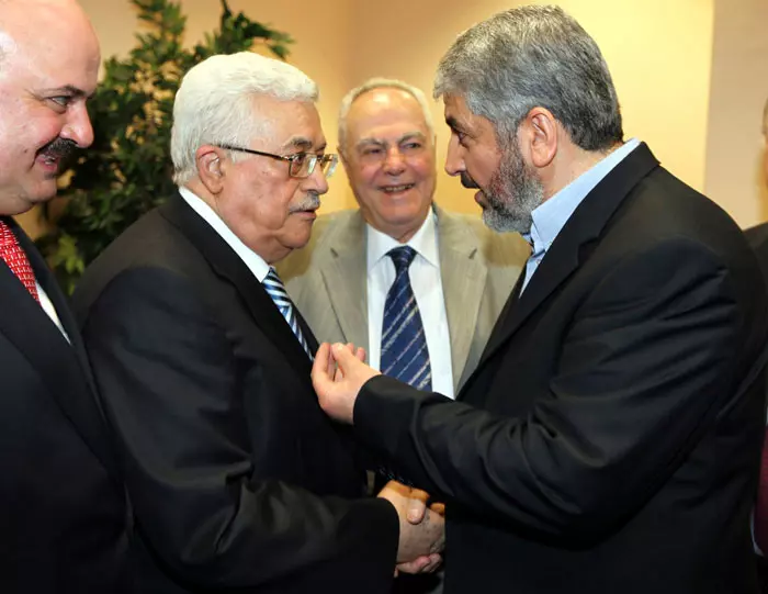 "עלינו להסכים כפלסטינים כיצד לנהל את ההתנגדות". חאלד משעל ואבו מאזן
