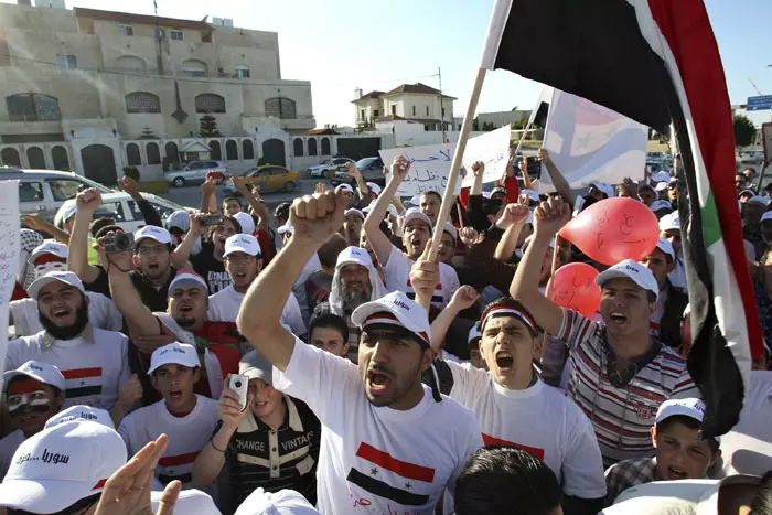 הפגנה נגד שלטונות סוריה מחוץ לשגרירותה, עמאן, ירדן, 15 במאי 2011