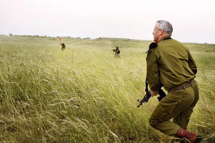 צפוי להציג בקרוב בפני הממשלה את ה"קווים האדומים" וההשלכות של קיצוץ משמעותי. בני גנץ