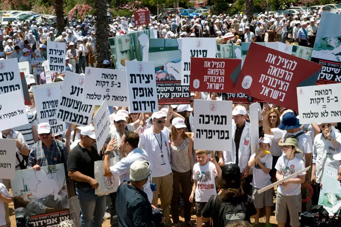 "חשבתי שזה יהיה ארוך אבל לא תיארתי לעצמי חשבתי שזה יהיה כל כך ארוך". הפגנת הרופאים בחניון רידינג