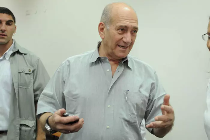 "לא ידעתי שיש חשבון אולמרט פרטי". רה"מ לשעבר אולמרט