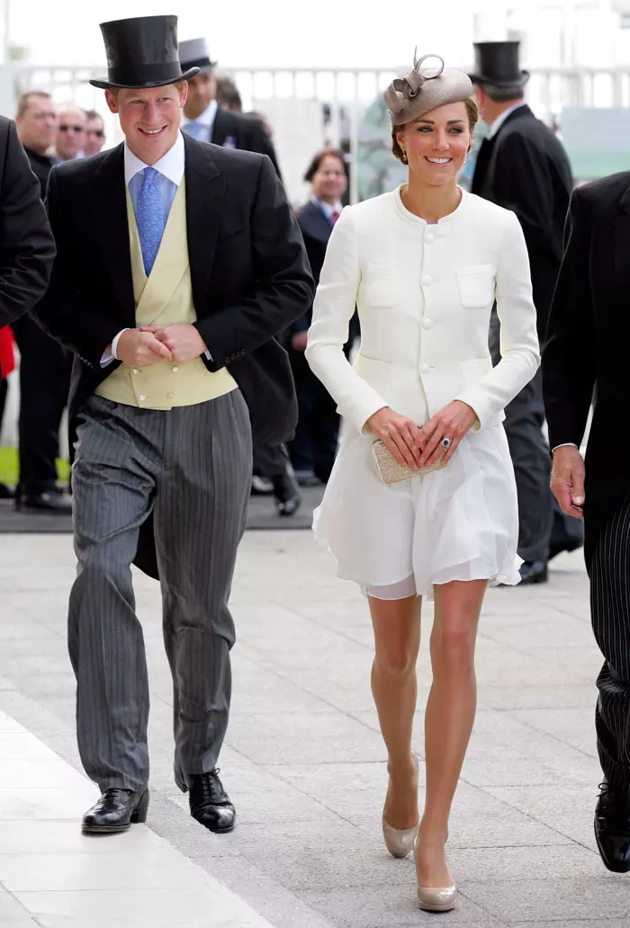 קייט מידלטון (הדוכסית מקיימברידג') והנסיך הארי בדרבי הסוסים, אפסום, אנגליה, 4 יוני, 2011
