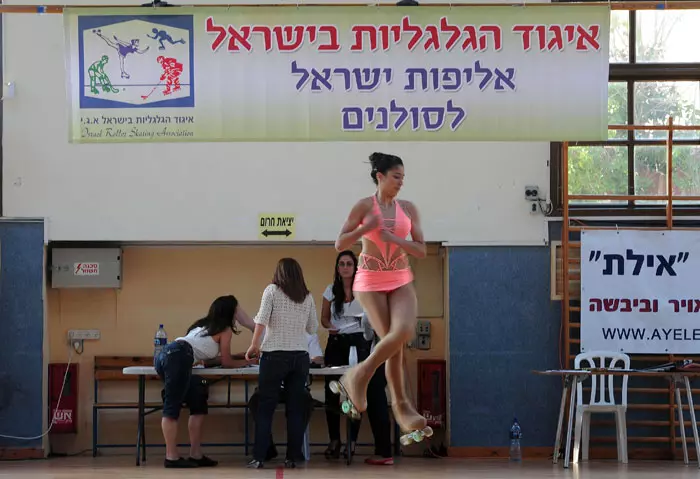 משתתפת באליפות ישראל בגלגיליות