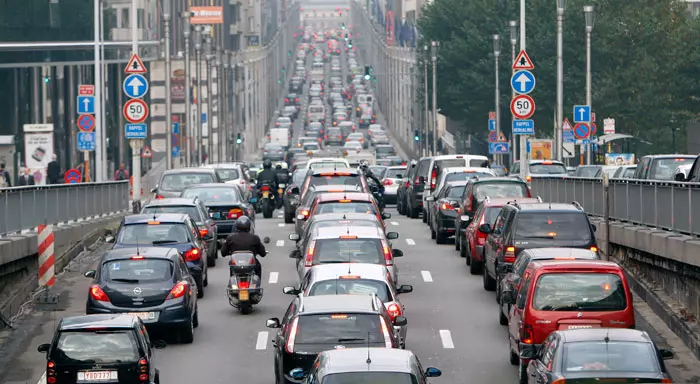 מיליארד מכוניות על הכביש ב-2010. אין מקום לזוז