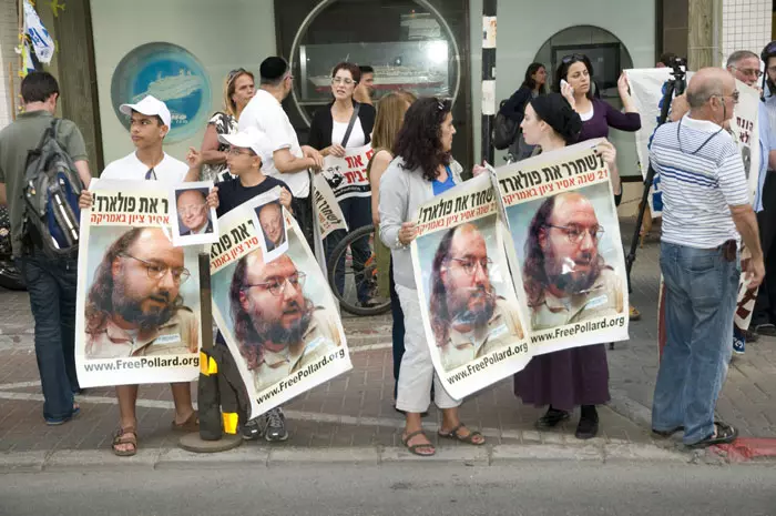 כלוא כבר 26 שנים. הפגנה בתל אביב למען שחרורו של פולארד
