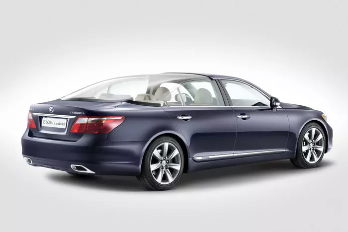 לקסוס LS600 לנדהולט