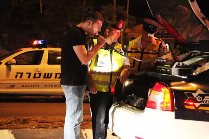 מדידות מכשיר הינשוף. הנהגת לא הייתה שיכורה, המלווה כן