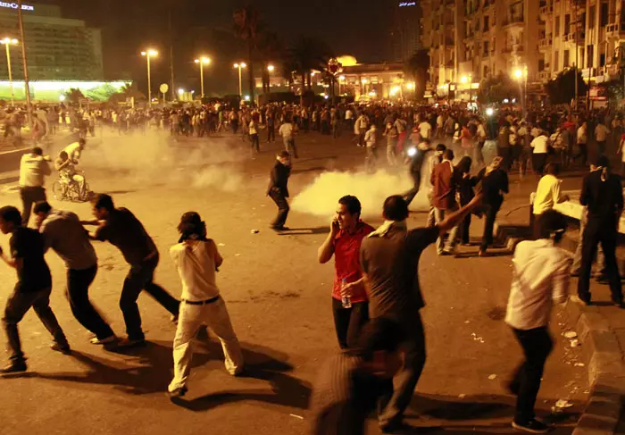 במצרים יצאו עשרות אלפי בני אדם להפגנות ברחבי הערים המצריות