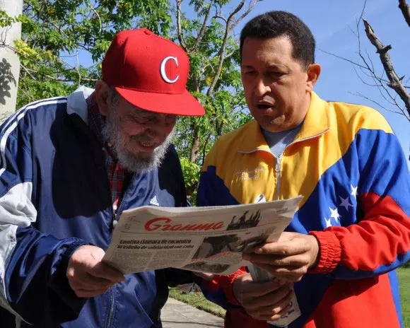 הוגו צ'אווס ופידל קסטרו, בתמונה שפורסמה בשנה שעברה ולא ברור מתי צולמה