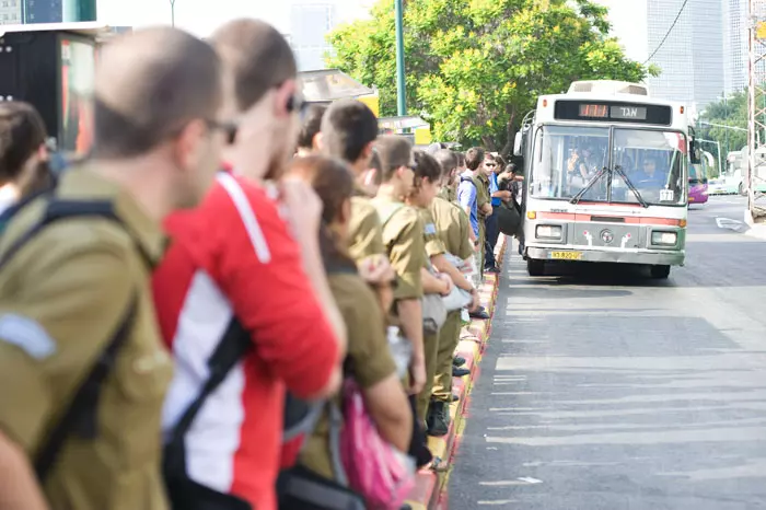 תחבורה ציבורית יעילה וזמינה תשכנע אותנו להשאיר את הרכב בבית?