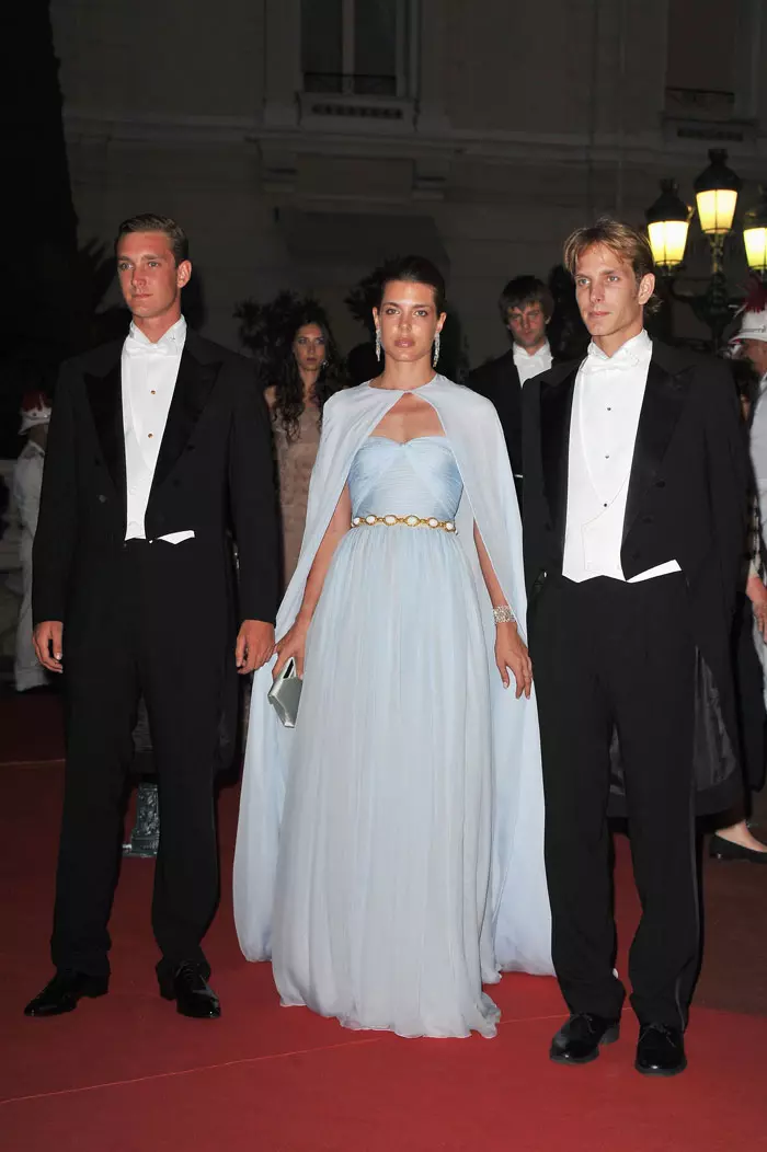 פייר, אנדריאה ושרלוט קסיריאגי באופרה לאחר טקס החתונה הדתי של הנסיך אלברט, 2 יולי 2011