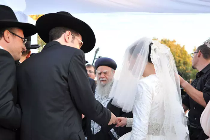 חשש שזוגות חילוניים יחפשו דרכים אלטרנטיביות להתחתן, שלא על פי ההלכה, כמו חתונה רפורמית או חתונה בקפריסין