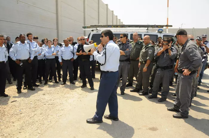 "הרשויות בישראל מוזמנות אפילו ללוות אותנו בדרך כדי לוודא שאנחנו לא עושים דבר לא חוקי". היערכות כוחות הביטחון למטס הקודם