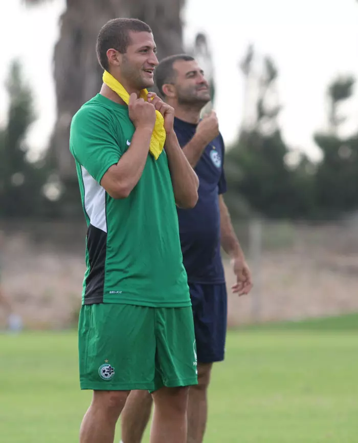 ימתין להזדמנות מהספסל. גדיר