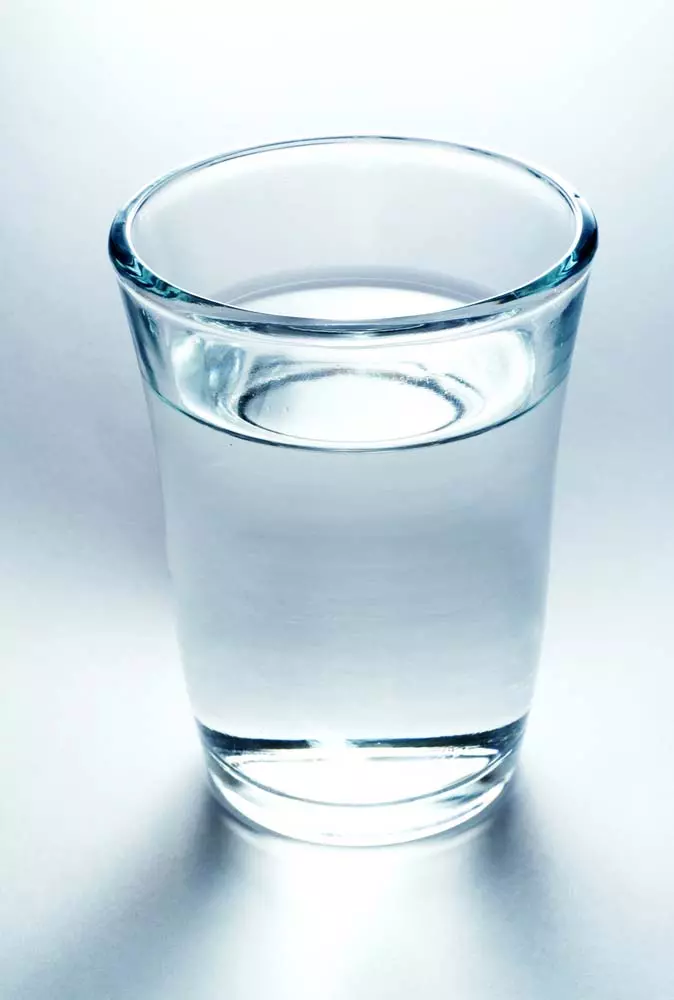 מים עוזרים לניקוי הרעלים מהגוף