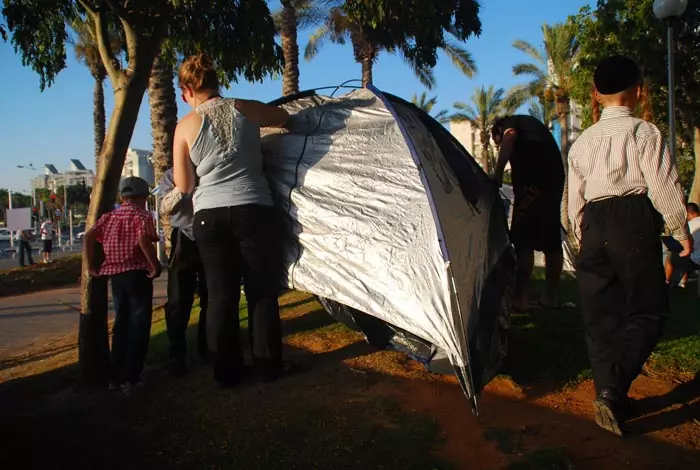 בתוך ימים התפשטה המחאה למחאת אוהלים כלל ארצית. המאהל בשדרות