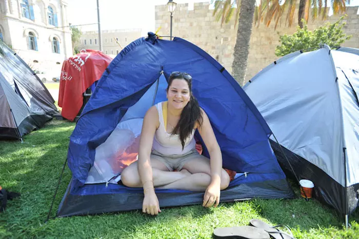 נעמה יבין בת 26, סטודנטית, מנחה את מועצת התלמידים והנוער בירושלים, דיירת אוהל מחאת הדיור בירושלים, 21.7.2011
