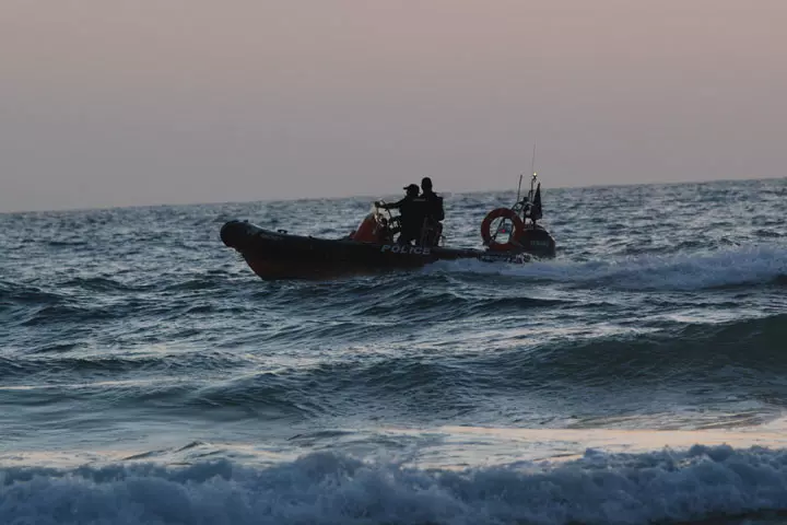 "אנחנו מחפשים אחריו בכוחות מתוגברים באוויר וביבשה". כוחות שיטור ימי מחפשים אחר הנער, הערב