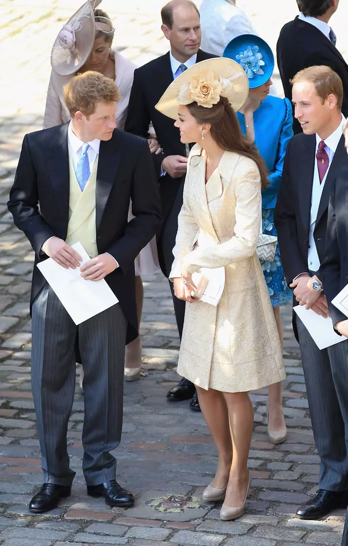 הנסיך וויליאם, קייט מידלטון והנסיך הארי בחתונת זארה פיליפס, אדינבורו, סקוטלנד, 30 יולי 2011