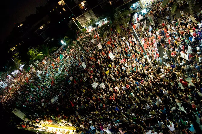 עשרות אלפי בלתי מחוברים התעוררו, התאחדו והחליטו להשמיע את קולם