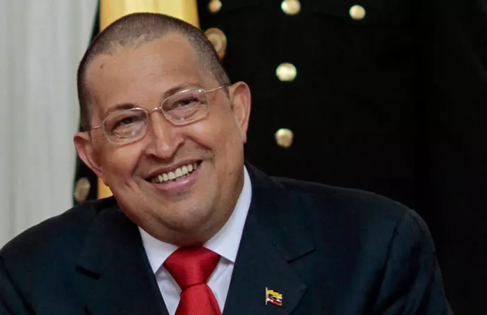 הלוק החדש של הנשיא הצבעוני. צ'אווס בישיבת הממשלה