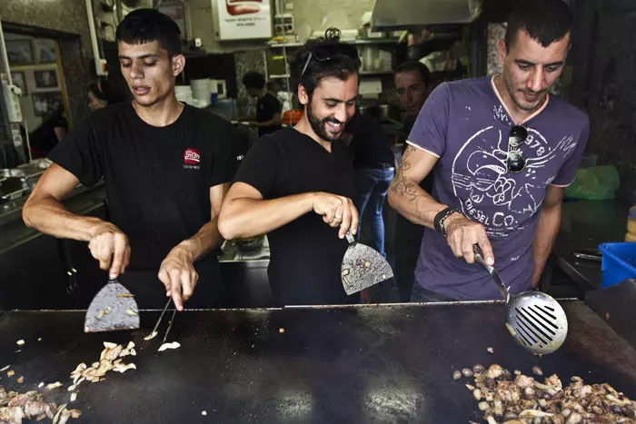 אביב משה ואורן אגמי בסטקיית חצות