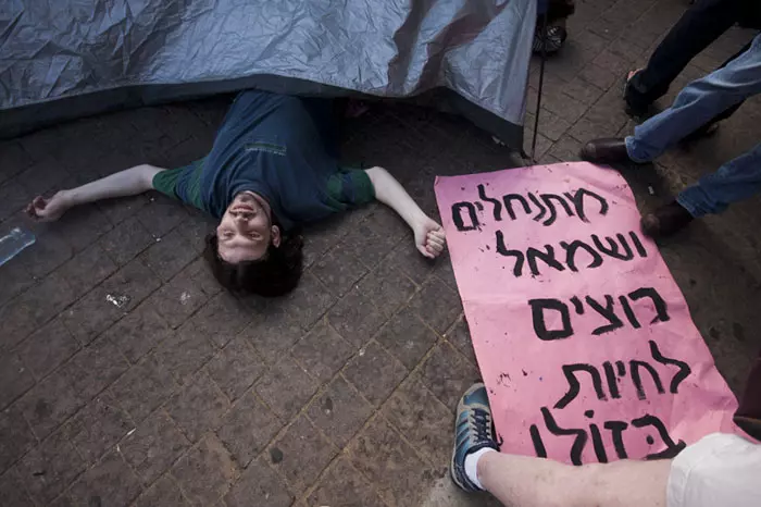 שנאת חינם ונושאים בוערים בשדרות רוטשילד