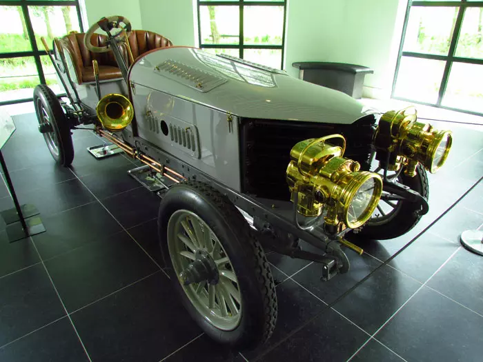 גם בתחילת המאה הקודמת ספייקר ייצרה מכוניות