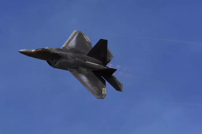 קל להבחין בדמיון בין המטוס הרוסי ל- F-22 האמריקאי