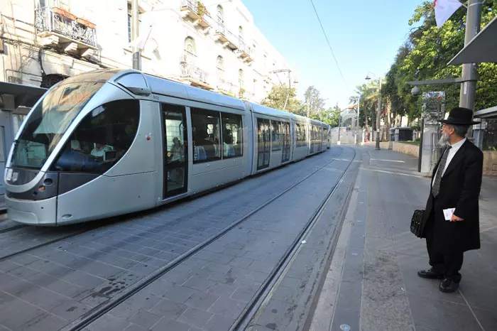 יוארך קו הרכבת דרומה מהר הרצל לצומת אורה ובהמשך עד הדסה עין כרם