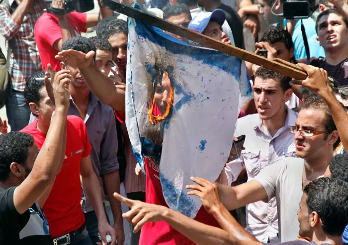 "שחאת הוא סמל שיש לשמור עליו". הפגנה נגד ישראל מול השגרירות בקהיר בשבוע שעבר