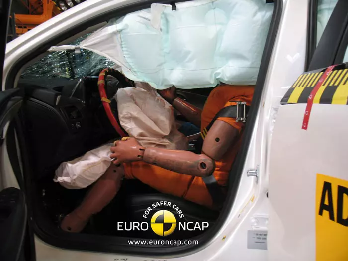 אופל אמפרה מבחן ריסוק Euro NCAP