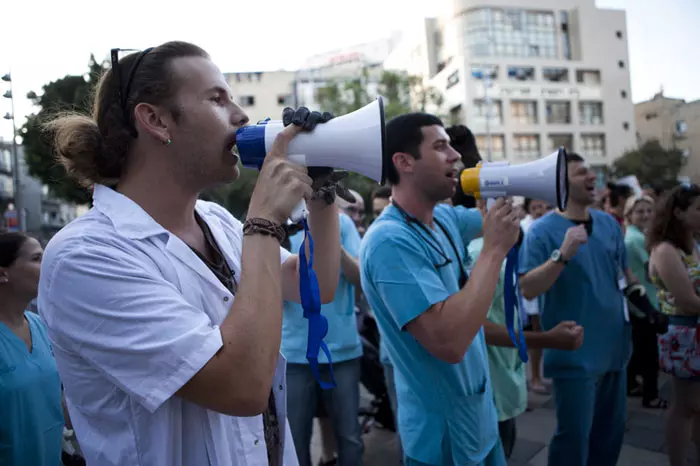 "המשמעות המשפטית של צווי ריתוק היא שהעובד חייב להתייצב לעבודה"