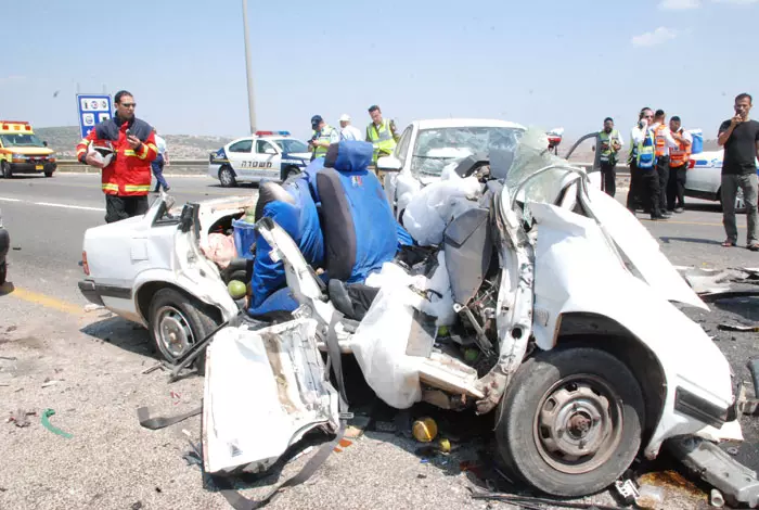 צוות של מגן דוד אדום קבע את מותו של נהג הרכב הפרטי