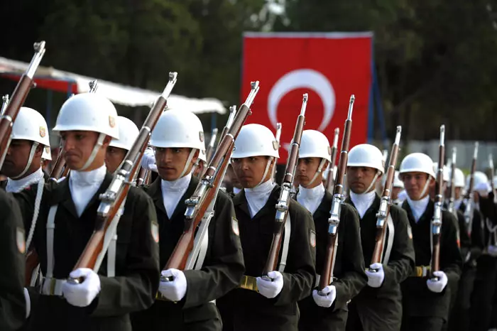 גורם בחיל האוויר אמר כי מאז ניתוק היחסים הצבאיים בין חיל האוויר הישראלי לחיל האוויר הטורקי לא מצאה ישראל שותף מקצועי לטיסות ואימונים כמו הטורקים. חייילים טורקים